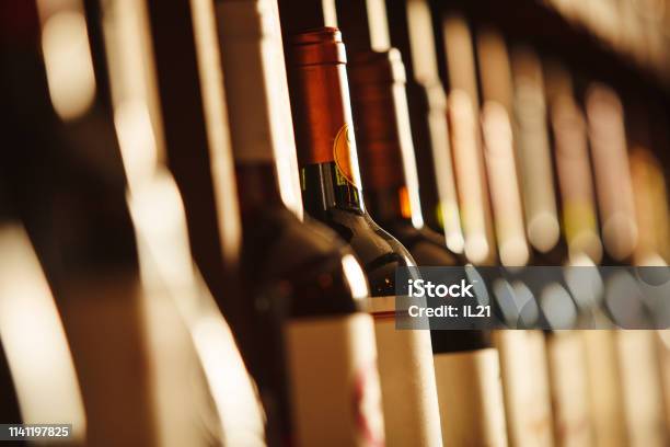 ワインセラー - ワイン貯蔵庫のストックフォトや画像を多数ご用意 - ワイン貯蔵庫, ワイン, 地下貯蔵室