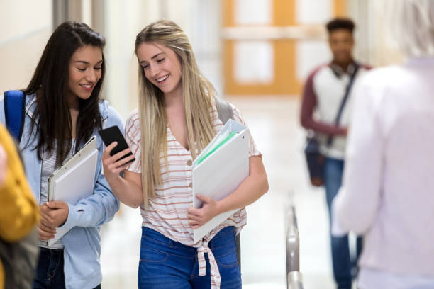istock Enjoying social media 1141239361