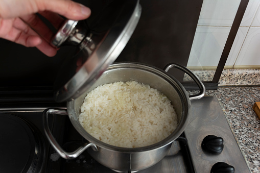 cooking white rice in stainless steel pan