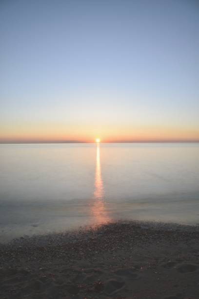 vista al tramonto in corsica islande con bellissimi colori all'orizzonte con - islande foto e immagini stock