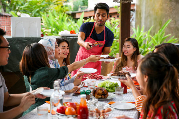 istock Friends celebration and eating 1141252973