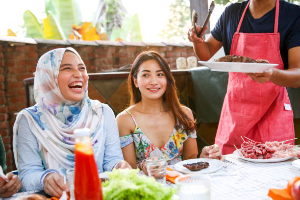 istock Friends celebration and eating 1141253278