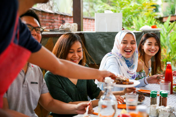 istock Friends celebration and eating 1141253631