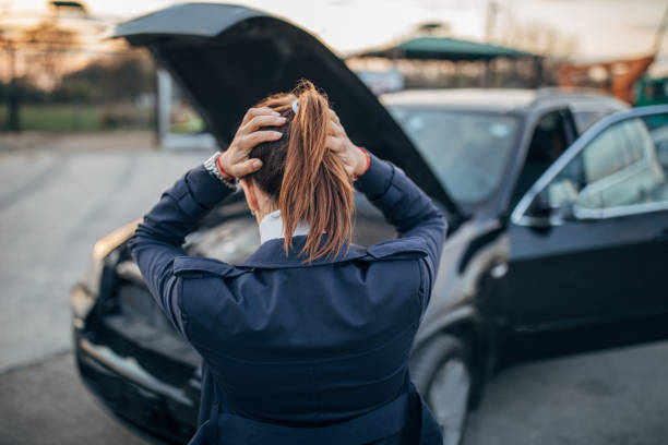 istock Woman with some car trouble 1141296500