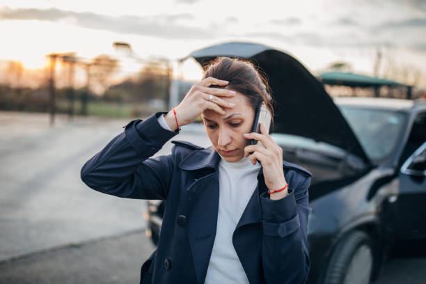 istock Angry woman is calling emergency service 1141297118