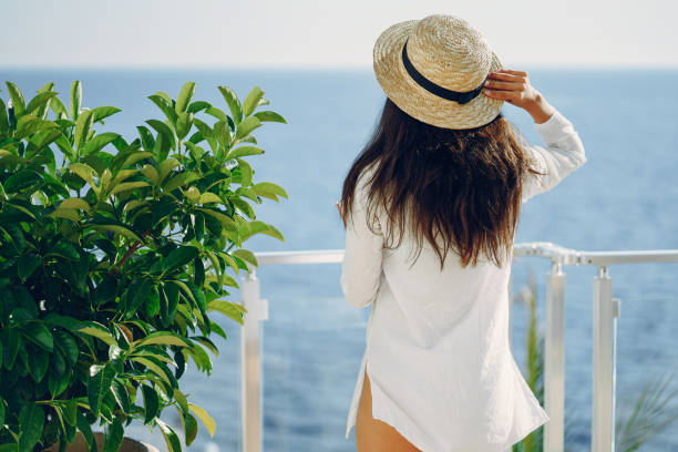 istock girl near sea 1141304074