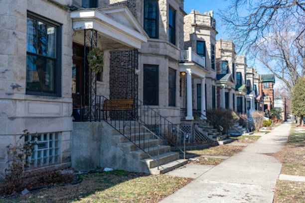 istock Row of Homes in Logan Square Chicago 1141309799
