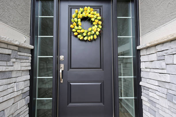 istock Black Front Door Spring Tulip Wreath 1141331877