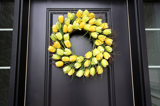 istock Black Front Door Spring Tulip Wreath Close Up 1141331981