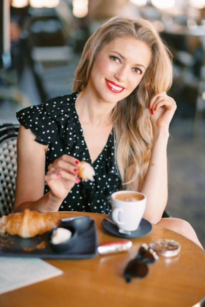 istock Beautiful woman sitting in cafe. 1141348717