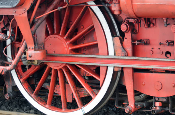 detalhe de uma roda velha da locomotiva de vapor - royal train - fotografias e filmes do acervo