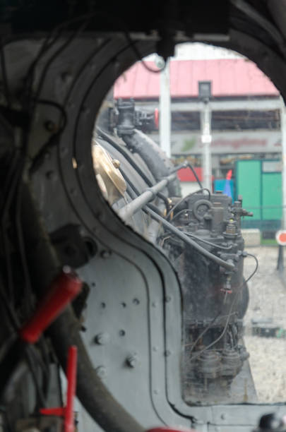 detalhe da cabine de uma cabine da locomotiva de vapor - royal train - fotografias e filmes do acervo