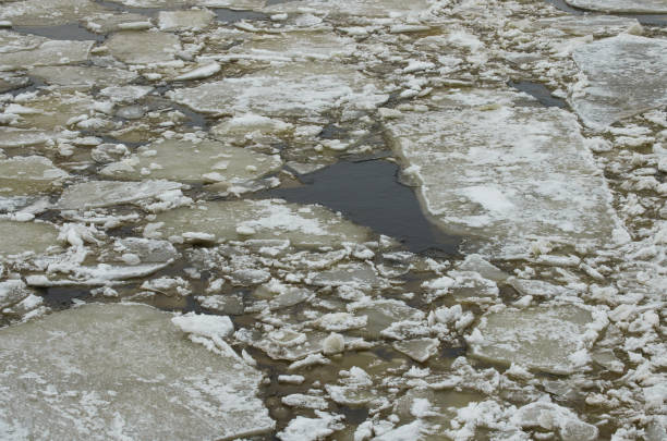 istock Cracked floes and icy sludge on the river 1141389047