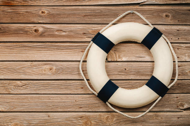 boa di vita sullo sfondo di legno - life jacket life belt buoy float foto e immagini stock