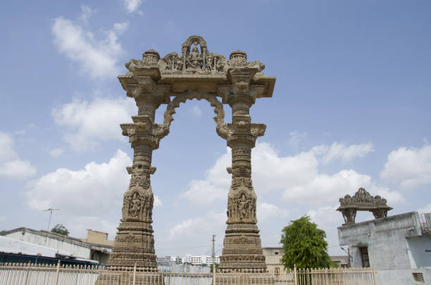 キルティトラン、vadnagar、グジャラート、インドの彫刻遺跡 - nobody india sandstone column ストックフォトと画像
