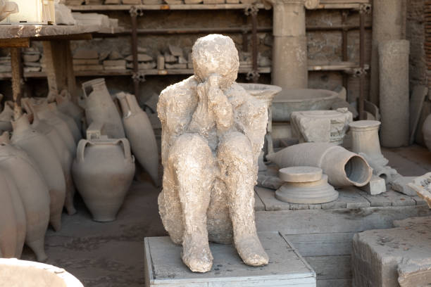 death victims to Pompeii in the eruption death victims to Pompeii in the eruption of the volcano Vesuvius that buried the city in 79 AD victims the ruins of pompeii stock pictures, royalty-free photos & images