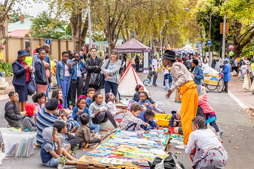 Comedian entertaining the children in the streets.
Open Streets is a movement created towards behaviour change around the role of streets in the life of the city. The streets are closed to traffic, where people can integrate and socialize.