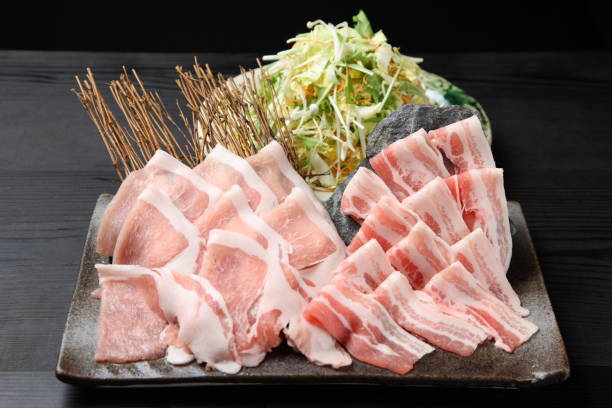 豚肉のしゃぶしゃぶ用薄切り肉 - shabushabu ストックフォトと画像
