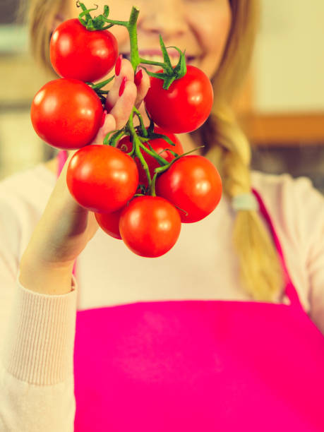 istock Woman hand holding tomates 1141450570