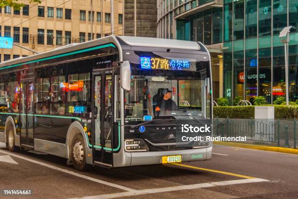 Public Bus Pudong Shanghái Foto de stock y más banco de imágenes de Shanghái - Shanghái, Autobús, Pudong