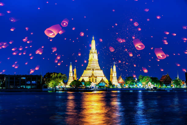 istock Wat Arun temple on night in Bangkok city with yeepeng float lantern background 1141464307