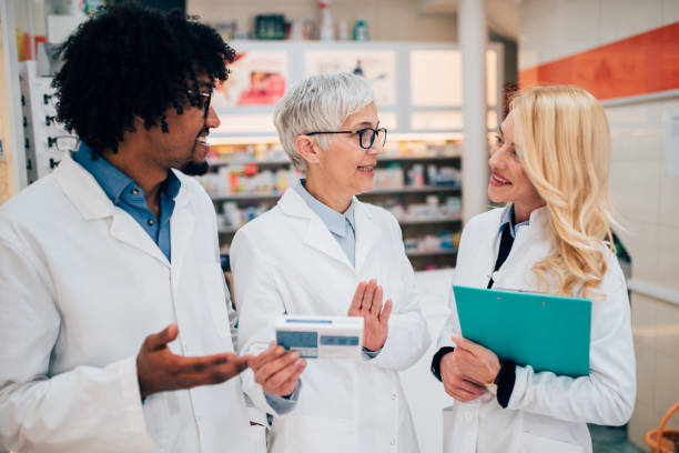 istock Pharmacists discussing medicine 1141469974