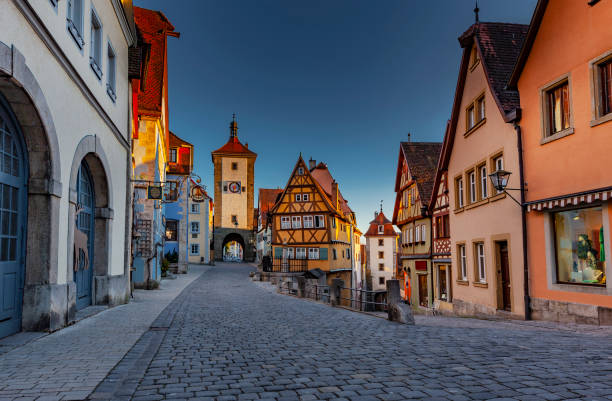 plönlein in rothenburg ob der tauber - rothenburg old town travel tourism stock-fotos und bilder