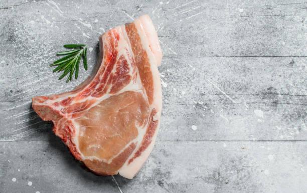 raw pork steak on bone . - 2333 imagens e fotografias de stock