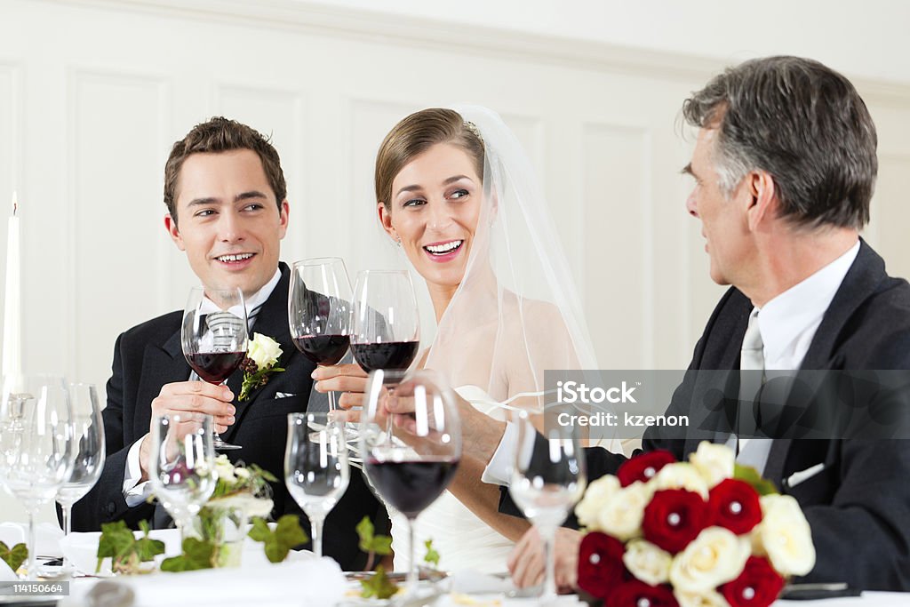 Festa di matrimonio a cena - Foto stock royalty-free di Abito da sposa