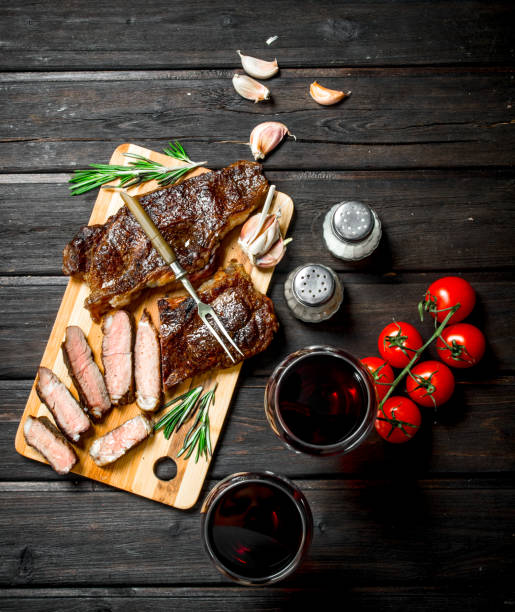 grilled beef steak with red wine. - 3109 imagens e fotografias de stock