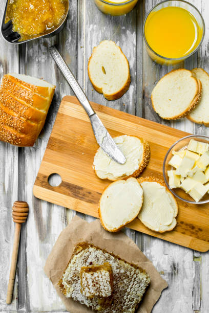 Fresh bread with butter and orange juice .