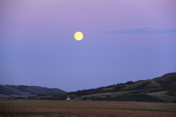 istock August Super Moon Scenery by Andrea Lawrence C 1020377 Saskatchewan 1141529598
