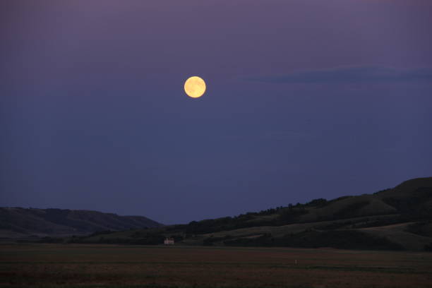 istock August Super Moon Scenery by Andrea Lawrence C 1020377 Saskatchewan 1141529604