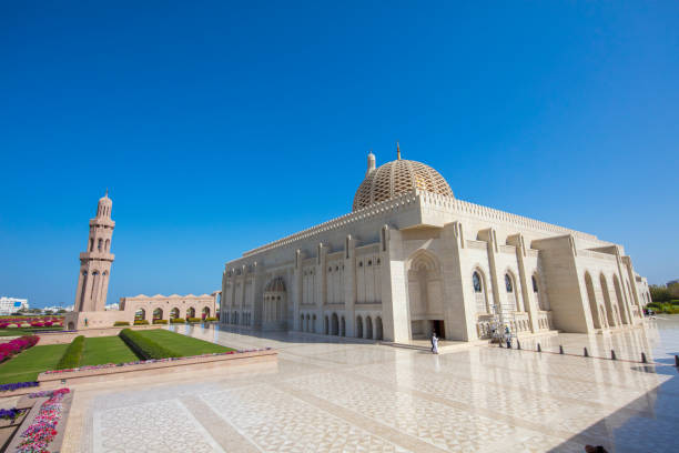 moschea sultan qaboos, muscat, oman - moschea sultan qaboos foto e immagini stock
