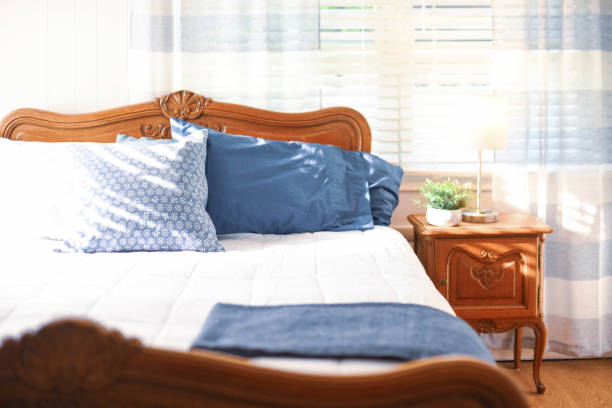 istock Light and bright bedroom decor - modern mixed with vintage 1141535257