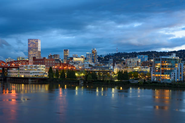 istock Evening twilight view of Portland, Oregon 1141554719