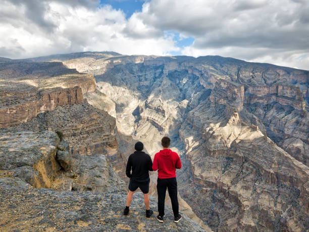 con vistas a jabal shams en omán - al hajjar fotografías e imágenes de stock