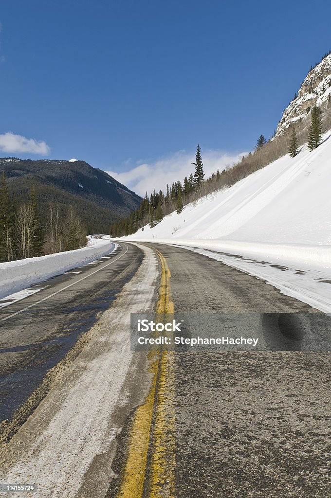 Fitas torcidas Estrada nas montanhas - Royalty-free Alberta Foto de stock
