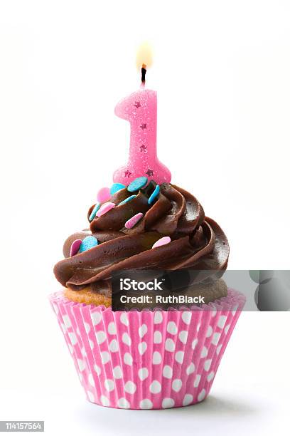 Foto de Cupcake De Aniversário e mais fotos de stock de Número 1 - Número 1, Bolinho, Vela - Equipamento de Iluminação