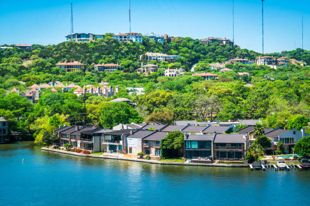 Homes along West Lake in Austin Texas Homes housese mansions - Homes along West Lake in Austin Texas and piers and rental shops along lake west lake stock pictures, royalty-free photos & images