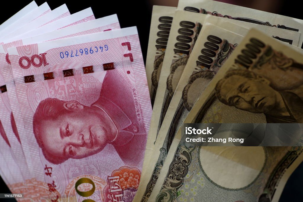 중국 위안 100 지폐 및 Jpy 1만 지폐 일본 은행에 대한 스톡 사진 및 기타 이미지 - 일본 은행, 0명, 100 - iStock