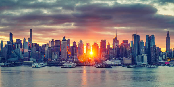 istock Bright sunrise over Manhattan 1141594117