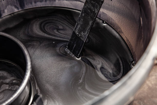 istock Close-up on the tank with silver black paint while mixing with spiral patterns in the painting and art workshop 1141597678