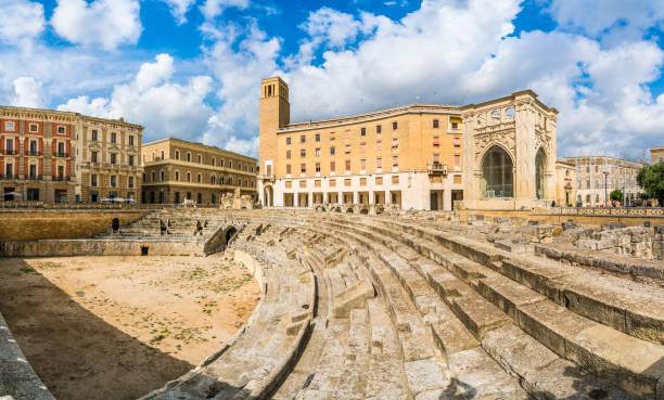 ruins of roman amphitheatre - baroque style lecce italy puglia imagens e fotografias de stock
