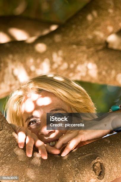 Foto de Mulher De Retrato e mais fotos de stock de 50 Anos - 50 Anos, Adulto, Adulto maduro