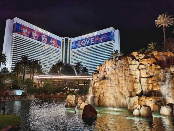 Night view of Mirage hotel and casino, Las Vegas Blvd, NV Las Vegas, USA - October 16, 2018: View of The Mirage Hotel Resort and Casino along the Vegas Strip at night cirque de soleil stock pictures, royalty-free photos & images