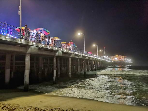 santa monica pier at night, los angeles. california. usa - santa monica pier santa monica street light lamp imagens e fotografias de stock