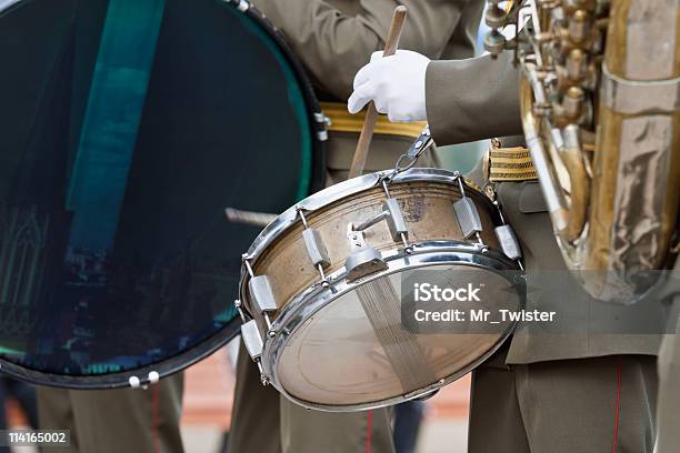 Bombo Em Desfile - Fotografias de stock e mais imagens de Adulto - Adulto, Banda de marcha, Banda militar