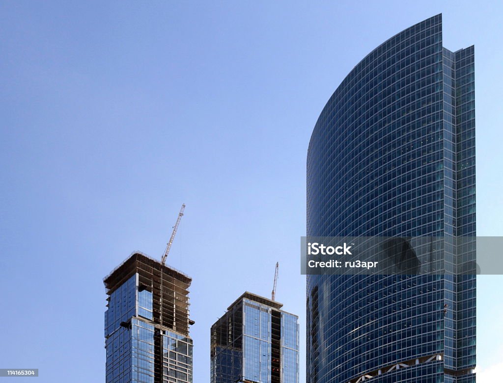 Wolkenkratzer am Himmel Hintergrund entwickeln - Lizenzfrei Am Rand Stock-Foto