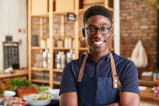 portrait of male owner of sustainable plastic free grocery store - male african descent africa ethnic imagens e fotografias de stock